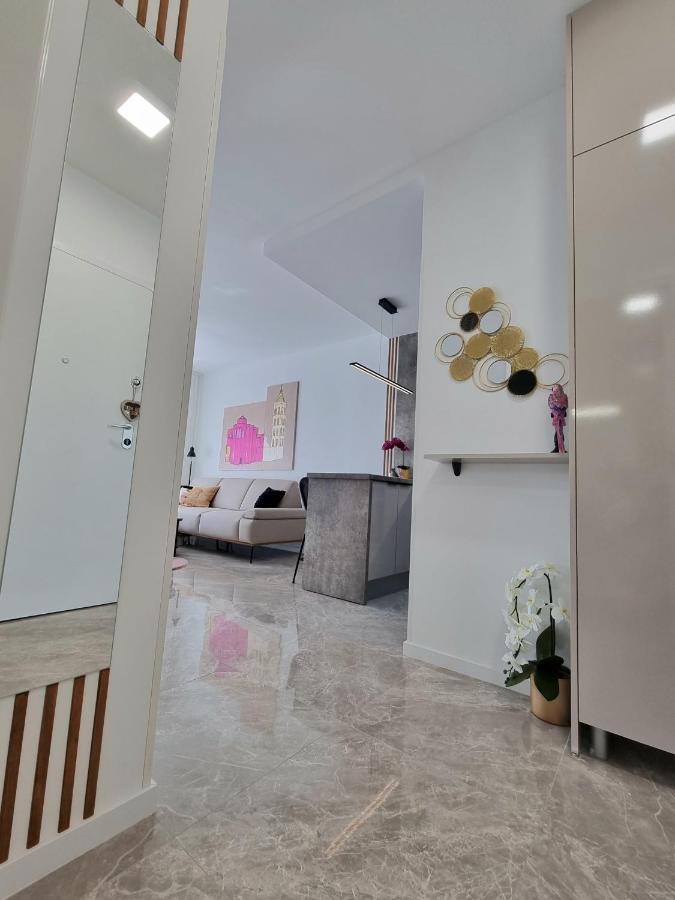Apartment "50 Shades" With Balcony And Free Parking In The Garage Zadar Exterior photo