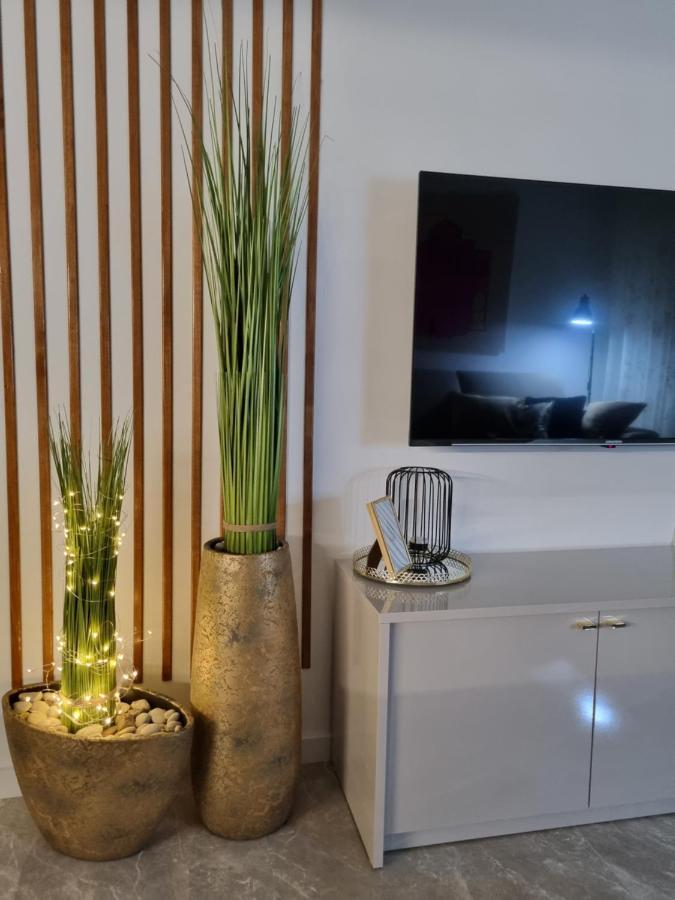 Apartment "50 Shades" With Balcony And Free Parking In The Garage Zadar Exterior photo