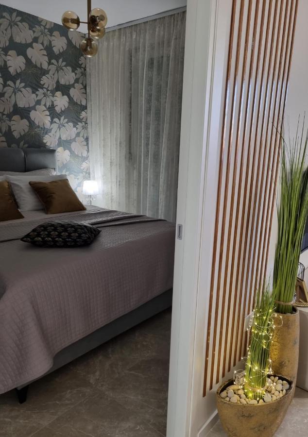 Apartment "50 Shades" With Balcony And Free Parking In The Garage Zadar Exterior photo