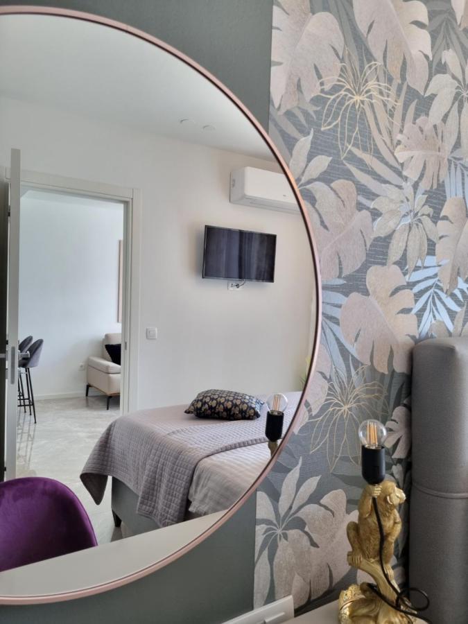 Apartment "50 Shades" With Balcony And Free Parking In The Garage Zadar Exterior photo