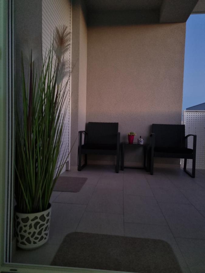 Apartment "50 Shades" With Balcony And Free Parking In The Garage Zadar Exterior photo