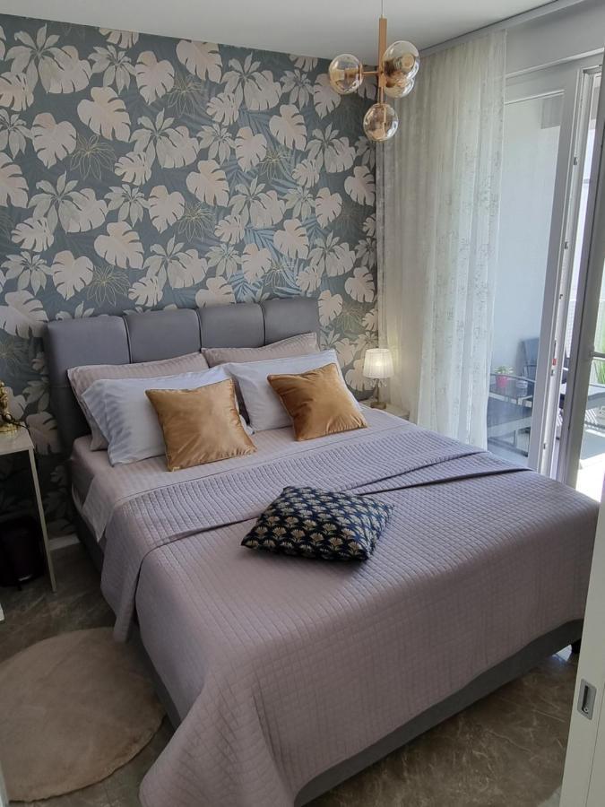 Apartment "50 Shades" With Balcony And Free Parking In The Garage Zadar Exterior photo