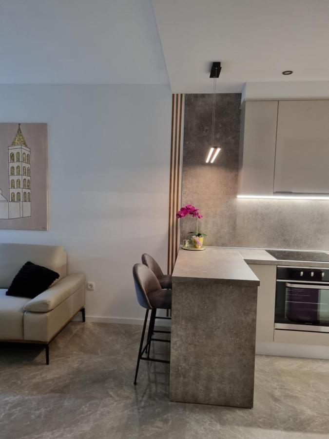 Apartment "50 Shades" With Balcony And Free Parking In The Garage Zadar Exterior photo